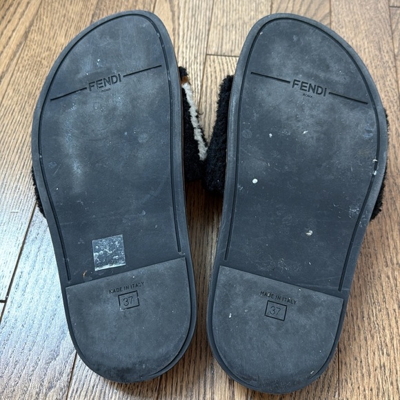 Fendi Shearling logo slides - Picture 6 of 7